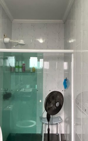 Casa à venda com 222m², 4 quartos e 2 vagas Casa à venda com 222m², 4 quartos e 2 vagasBanheiro da Suíte 1