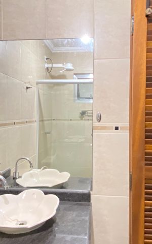 Casa à venda com 222m², 4 quartos e 2 vagas Casa à venda com 222m², 4 quartos e 2 vagasBanheiro da Suíte 3