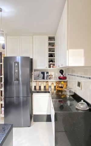 Casa à venda com 222m², 4 quartos e 2 vagas Casa à venda com 222m², 4 quartos e 2 vagasCozinha