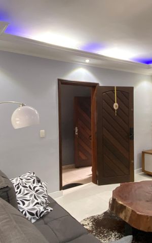 Casa à venda com 222m², 4 quartos e 2 vagas Casa à venda com 222m², 4 quartos e 2 vagasSala
