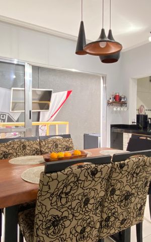 Casa à venda com 222m², 4 quartos e 2 vagas Casa à venda com 222m², 4 quartos e 2 vagasSala de Jantar