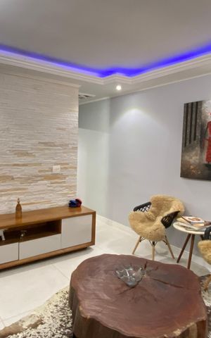 Casa à venda com 222m², 4 quartos e 2 vagas Casa à venda com 222m², 4 quartos e 2 vagasSala