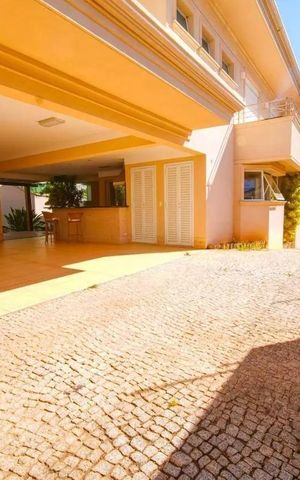 Casa para alugar com 381m², 4 quartos e 6 vagas Casa para alugar com 381m², 4 quartos e 6 vagasÁrea externa
