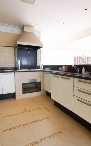 Casa para alugar com 381m², 4 quartos e 6 vagas Casa para alugar com 381m², 4 quartos e 6 vagasCozinha