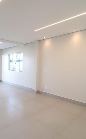 Casa de condomínio para alugar com 259m², 4 quartos e 4 vagasSala