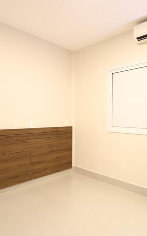 Casa de condomínio para alugar com 259m², 4 quartos e 4 vagasSuíte