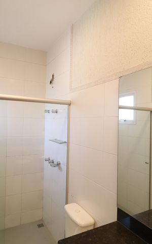 Casa de condomínio para alugar com 259m², 4 quartos e 4 vagasBanheiro da Suíte 2