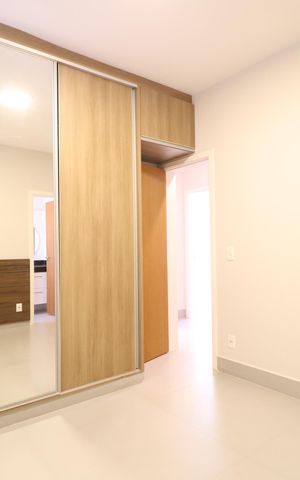Casa de condomínio para alugar com 259m², 4 quartos e 4 vagasSuíte
