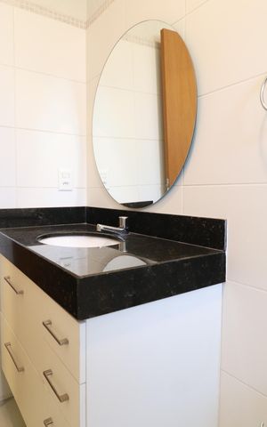 Casa de condomínio para alugar com 259m², 4 quartos e 4 vagasBanheiro da Suíte