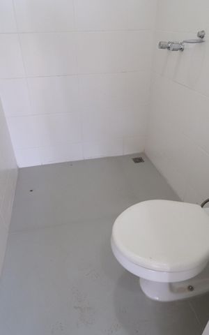 Casa de condomínio para alugar com 259m², 4 quartos e 4 vagasBanheiro da varanda