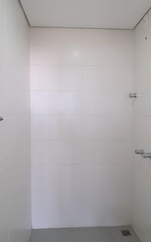 Casa de condomínio para alugar com 259m², 4 quartos e 4 vagasBanheiro da varanda