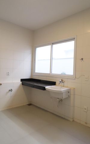 Casa de condomínio para alugar com 259m², 4 quartos e 4 vagasÁrea de Serviço