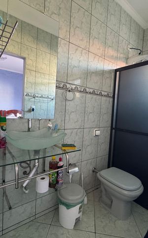 Casa para alugar com 100m², 2 quartos e 1 vaga Casa para alugar com 100m², 2 quartos e 1 vagaBanheiro da Suíte 1