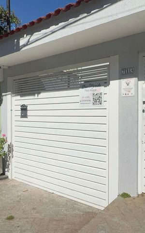 Casa à venda com 195m², 6 quartos e 1 vaga Casa à venda com 195m², 6 quartos e 1 vagaFachada