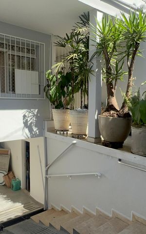 Casa à venda com 195m², 6 quartos e 1 vaga Casa à venda com 195m², 6 quartos e 1 vagaGaragem