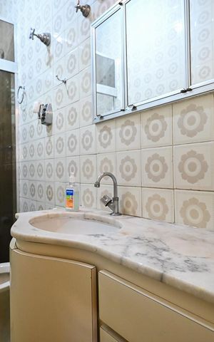 Casa para alugar com 280m², 3 quartos e 2 vagasBanheiro