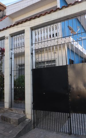 Casa à venda com 175m², 2 quartos e 3 vagasFachada