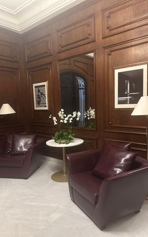 Apartamento à venda com 280m², 4 quartos e 2 vagas Apartamento à venda com 280m², 4 quartos e 2 vagasSala