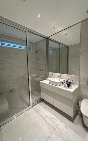 Apartamento à venda com 280m², 4 quartos e 2 vagas Apartamento à venda com 280m², 4 quartos e 2 vagasBanheiro