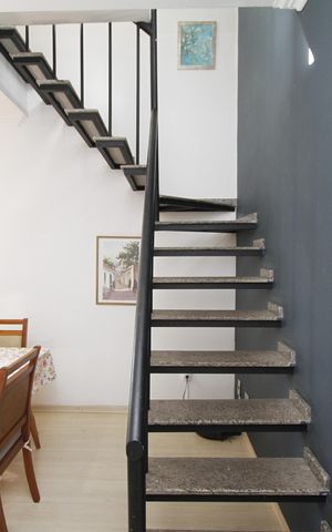 Apartamento à venda com 115m², 3 quartos e 2 vagasEscada