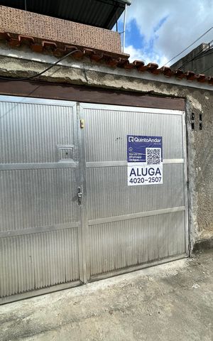 Casa para alugar com 100m², 2 quartos e 1 vagaFachada + placa