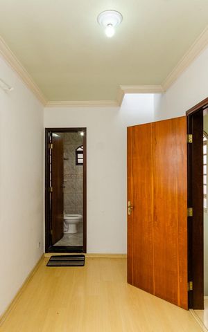 Casa à venda com 160m², 5 quartos e sem vaga Casa à venda com 160m², 5 quartos e sem vagaCorredor - Casa 1