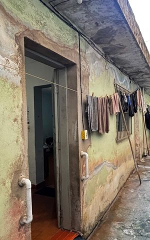 Casa à venda com 150m², 2 quartos e 3 vagas Casa à venda com 150m², 2 quartos e 3 vagasCorredor - Quintal