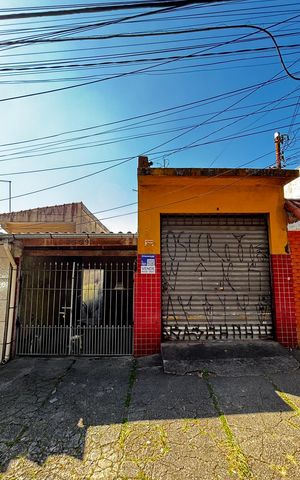 Casa à venda com 150m², 2 quartos e 3 vagas Casa à venda com 150m², 2 quartos e 3 vagasFachada