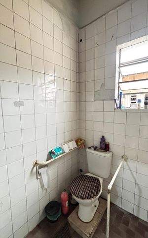 Casa à venda com 150m², 2 quartos e 3 vagas Casa à venda com 150m², 2 quartos e 3 vagasBanheiro 1