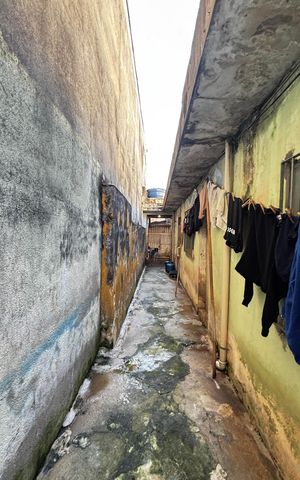 Casa à venda com 150m², 2 quartos e 3 vagas Casa à venda com 150m², 2 quartos e 3 vagasCorredor - Quintal