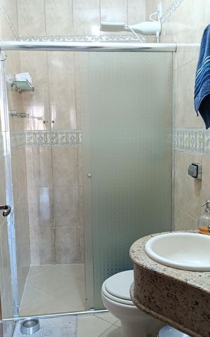 Casa à venda com 170m², 3 quartos e 5 vagas Casa à venda com 170m², 3 quartos e 5 vagasBanheiro