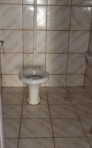 Casa à venda com 135m², 2 quartos e 8 vagasBanheiro da garagem 2