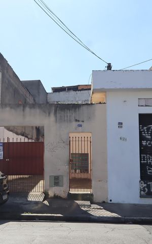 Casa à venda com 135m², 2 quartos e 8 vagasFachada 