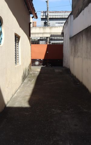 Casa à venda com 135m², 2 quartos e 8 vagasCorredor externo