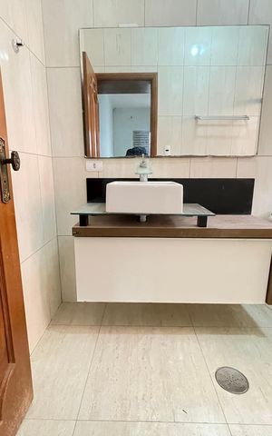 Casa à venda com 180m², 6 quartos e 3 vagas Casa à venda com 180m², 6 quartos e 3 vagasBanheiro 1