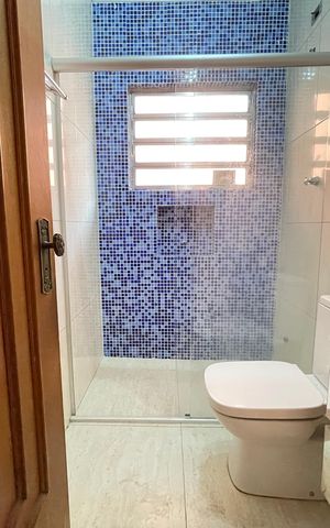 Casa à venda com 180m², 6 quartos e 3 vagas Casa à venda com 180m², 6 quartos e 3 vagasBanheiro 2