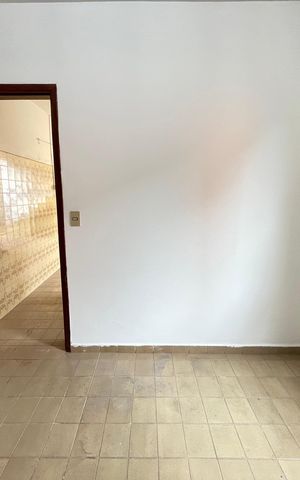Casa à venda com 180m², 6 quartos e 3 vagas Casa à venda com 180m², 6 quartos e 3 vagasQuarto 5