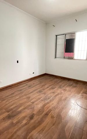 Casa à venda com 180m², 6 quartos e 3 vagas Casa à venda com 180m², 6 quartos e 3 vagasQuarto 1