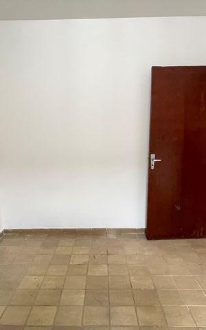Casa à venda com 180m², 6 quartos e 3 vagas Casa à venda com 180m², 6 quartos e 3 vagasQuarto 5