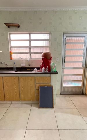 Casa à venda com 180m², 6 quartos e 3 vagas Casa à venda com 180m², 6 quartos e 3 vagasCozinha