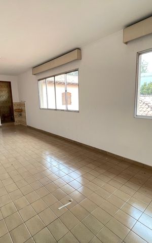 Casa à venda com 180m², 6 quartos e 3 vagas Casa à venda com 180m², 6 quartos e 3 vagasQuarto 6