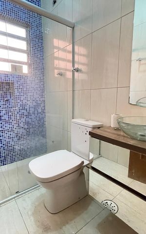 Casa à venda com 180m², 6 quartos e 3 vagas Casa à venda com 180m², 6 quartos e 3 vagasBanheiro 2