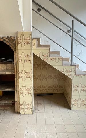 Casa à venda com 180m², 6 quartos e 3 vagas Casa à venda com 180m², 6 quartos e 3 vagasChurrasqueira
