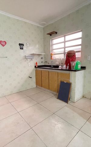 Casa à venda com 180m², 6 quartos e 3 vagas Casa à venda com 180m², 6 quartos e 3 vagasCozinha