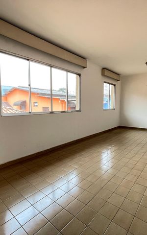 Casa à venda com 180m², 6 quartos e 3 vagas Casa à venda com 180m², 6 quartos e 3 vagasQuarto 6