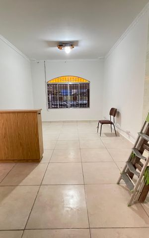 Casa à venda com 180m², 6 quartos e 3 vagas Casa à venda com 180m², 6 quartos e 3 vagasCozinha