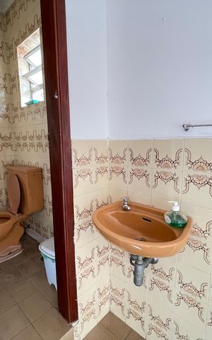 Casa à venda com 180m², 6 quartos e 3 vagas Casa à venda com 180m², 6 quartos e 3 vagasBanheiro 3
