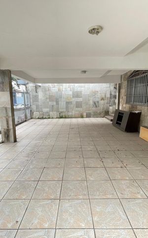 Casa à venda com 180m², 6 quartos e 3 vagas Casa à venda com 180m², 6 quartos e 3 vagasGaragem