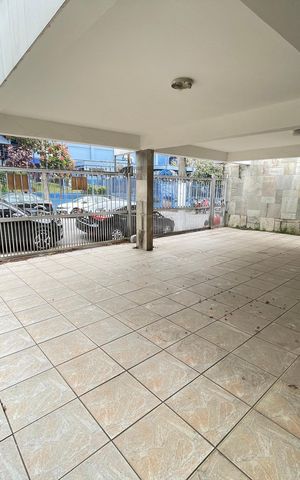 Casa à venda com 180m², 6 quartos e 3 vagas Casa à venda com 180m², 6 quartos e 3 vagasGaragem