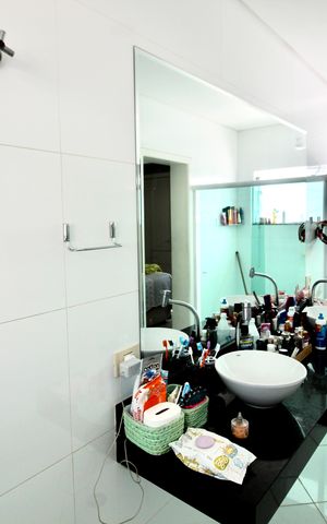 Casa à venda com 302m², 3 quartos e 4 vagas Casa à venda com 302m², 3 quartos e 4 vagasBanheiro da suíte